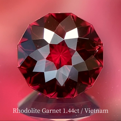 Rhodolite Garnet 1.44ct / Vietnam 