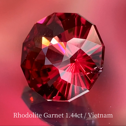 Rhodolite Garnet 1.44ct / Vietnam 