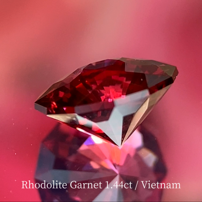 Rhodolite Garnet 1.44ct / Vietnam 