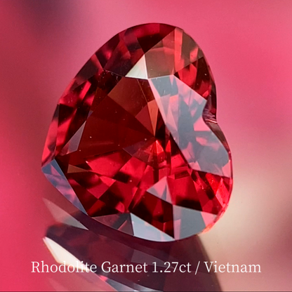 Rhodolite Garnet 1.27ct / Vietnam 