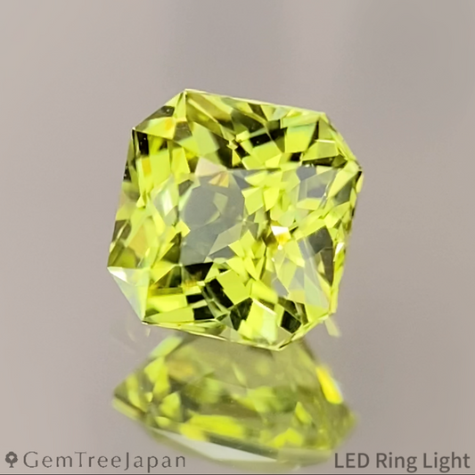 Parrot Chrysoberyl 0.68ct / Tanzania