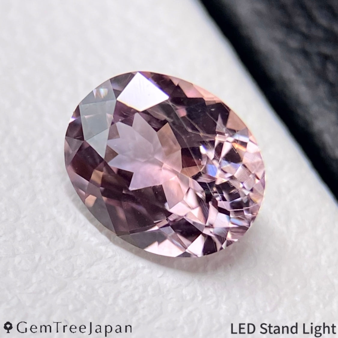Pinkish Purple Sapphire 0.692ct / Thailand (Kanchanaburi)