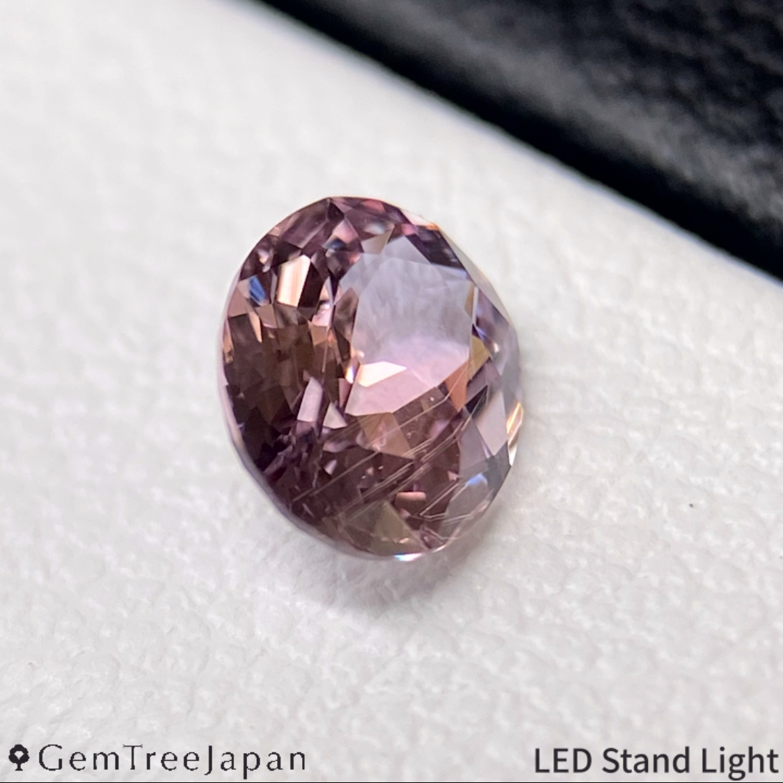 Pinkish Purple Sapphire 0.692ct / Thailand (Kanchanaburi)