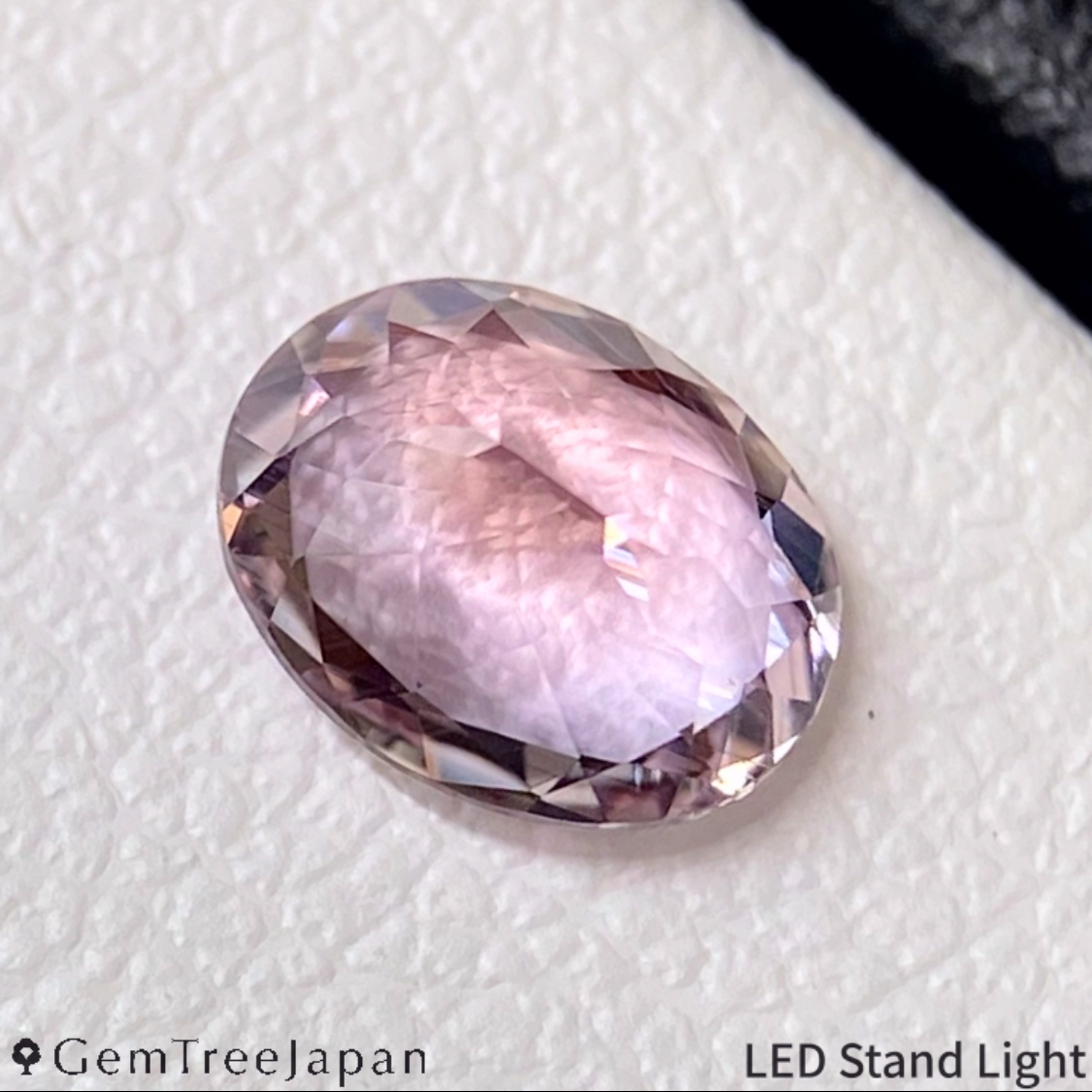 Pinkish Purple Sapphire 0.692ct / Thailand (Kanchanaburi)