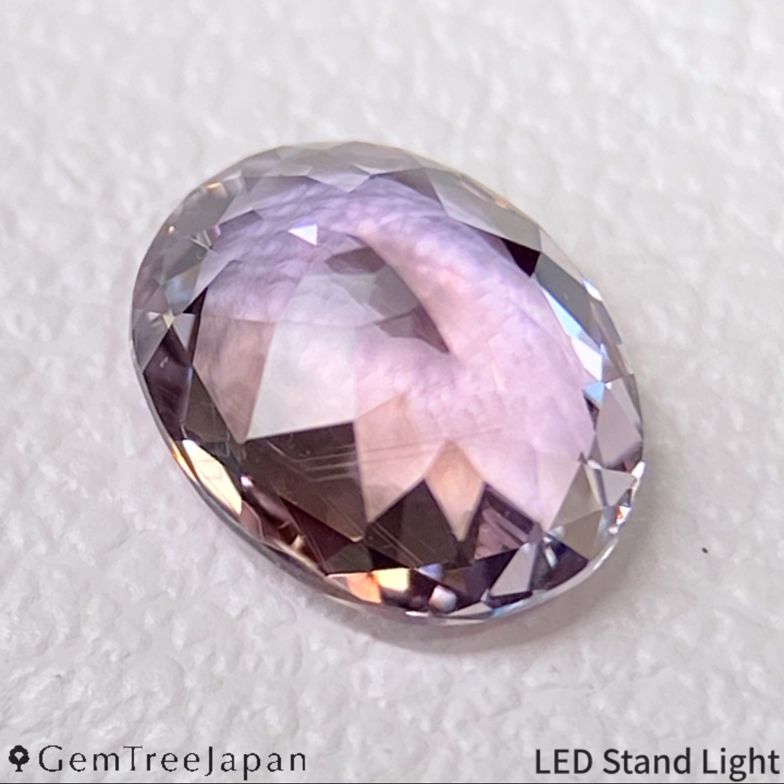 Pinkish Purple Sapphire 0.692ct / Thailand (Kanchanaburi)