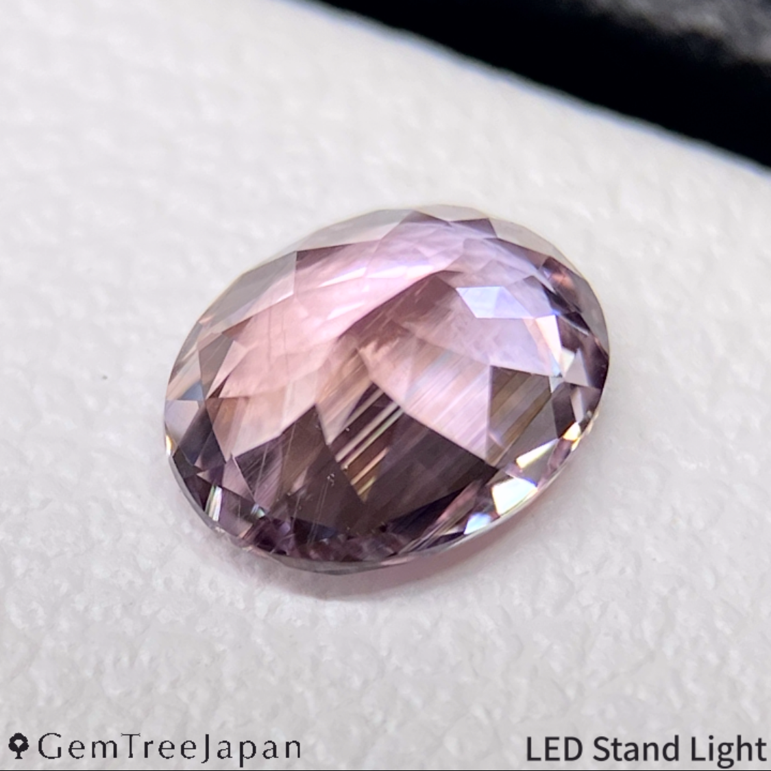 Pinkish Purple Sapphire 0.692ct / Thailand (Kanchanaburi)