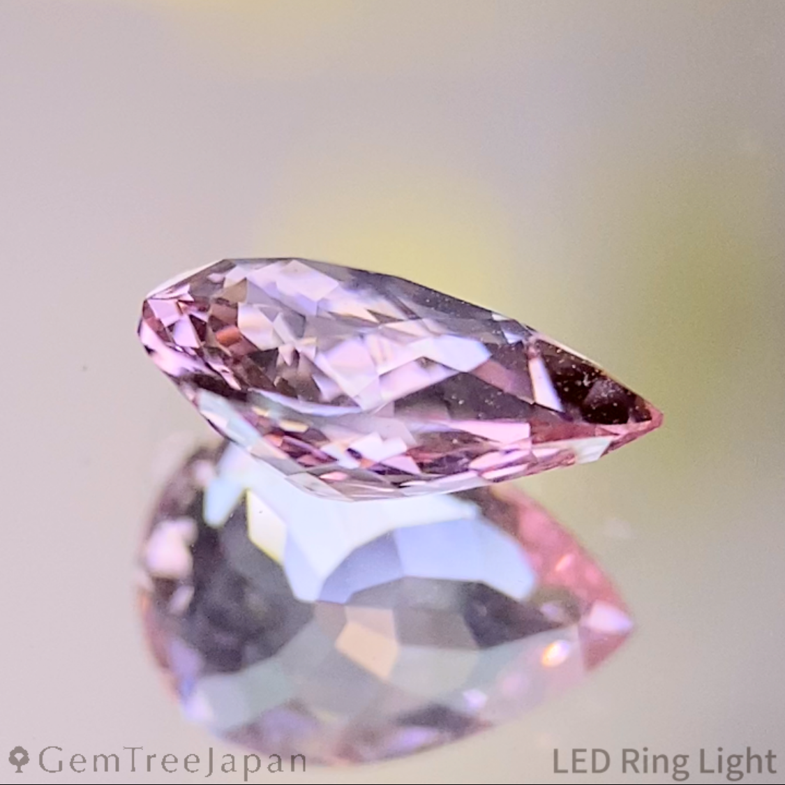 Un-Heat Padparadscha Sapphire 0.691ct / Sri Lanka