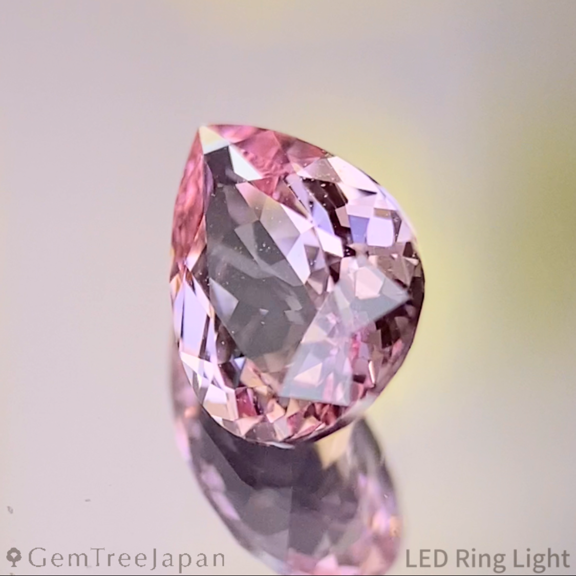 Un-Heat Padparadscha Sapphire 0.691ct / Sri Lanka