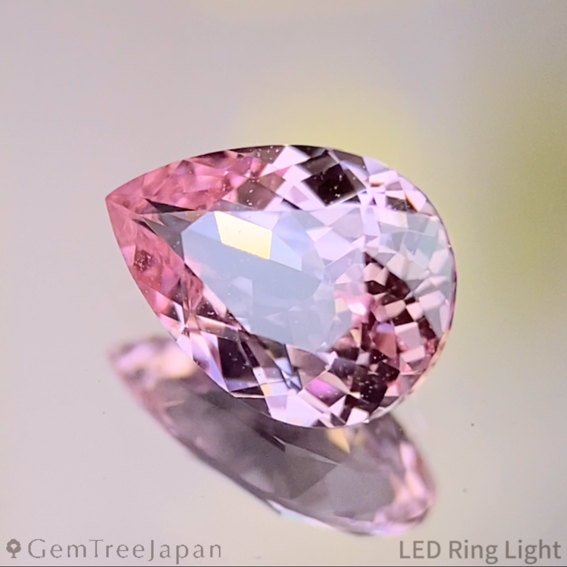 Un-Heat Padparadscha Sapphire 0.691ct / Sri Lanka