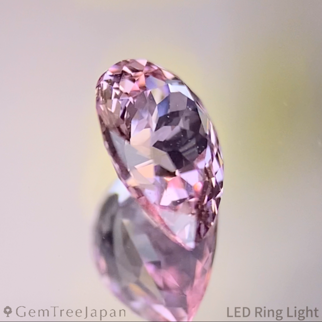 Un-Heat Padparadscha Sapphire 0.691ct / Sri Lanka