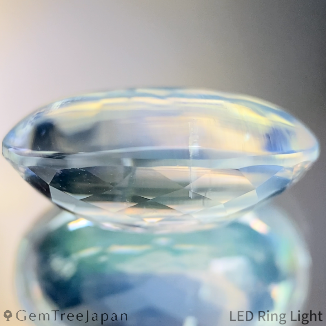 Rainbow Moonstone 4.36ct / Madagascar