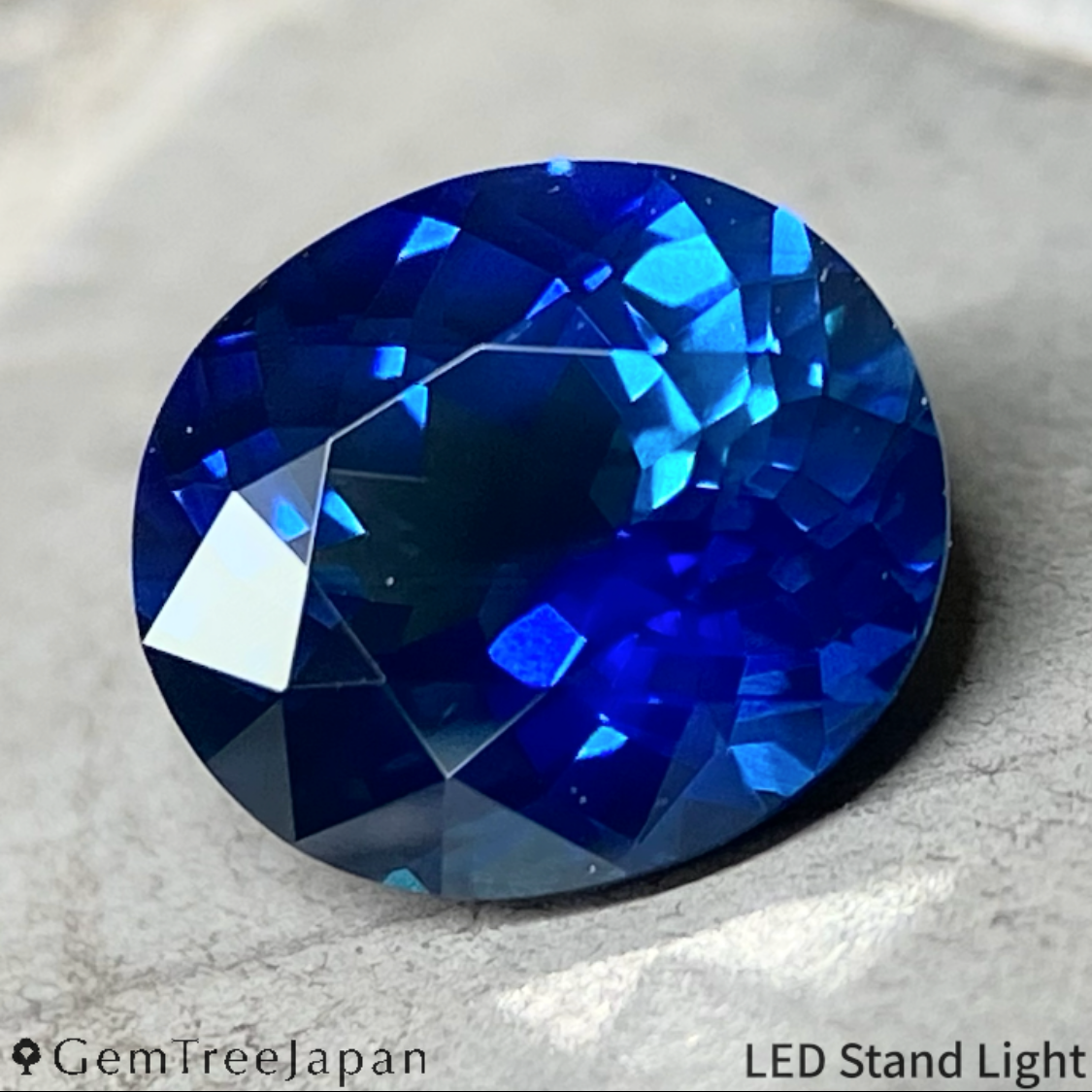 "Deep Peacock Blue" Kanchanaburi Sapphire 1.213ct / Thailand