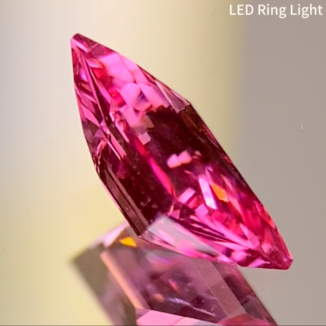 Neon Pink Spinel 0.449ct / Tanzania: Mahenge