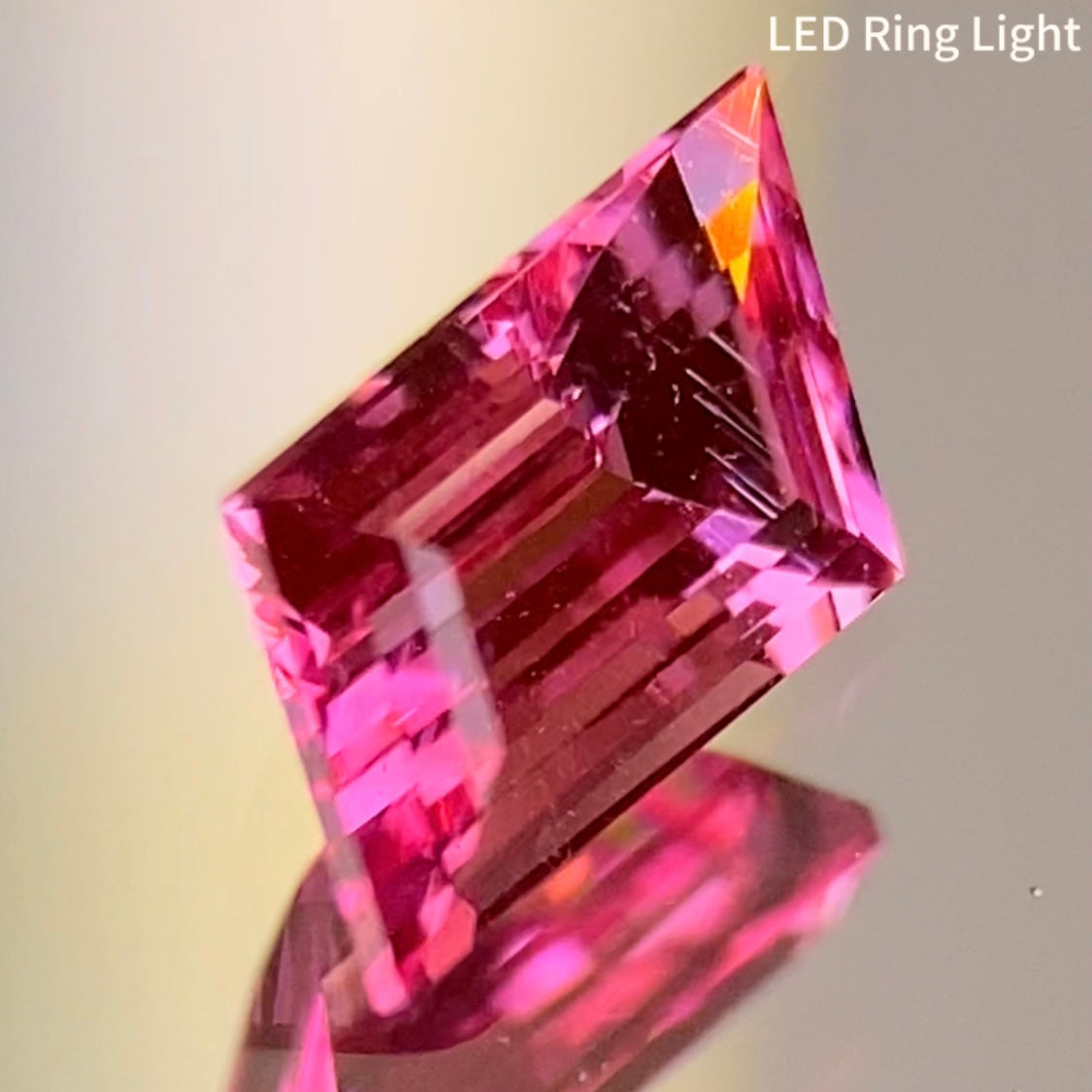 Neon Pink Spinel 0.449ct / Tanzania: Mahenge