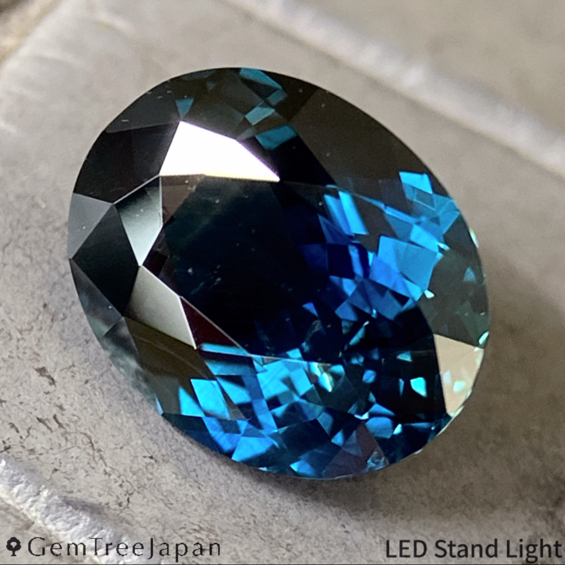 "Dark Teal Blue" Kanchanaburi Sapphire 2.083ct / Thailand