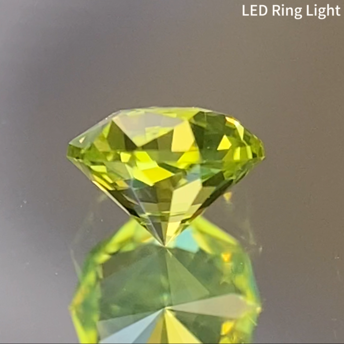 Parrot Chrysoberyl 0.389ct / Tanzania