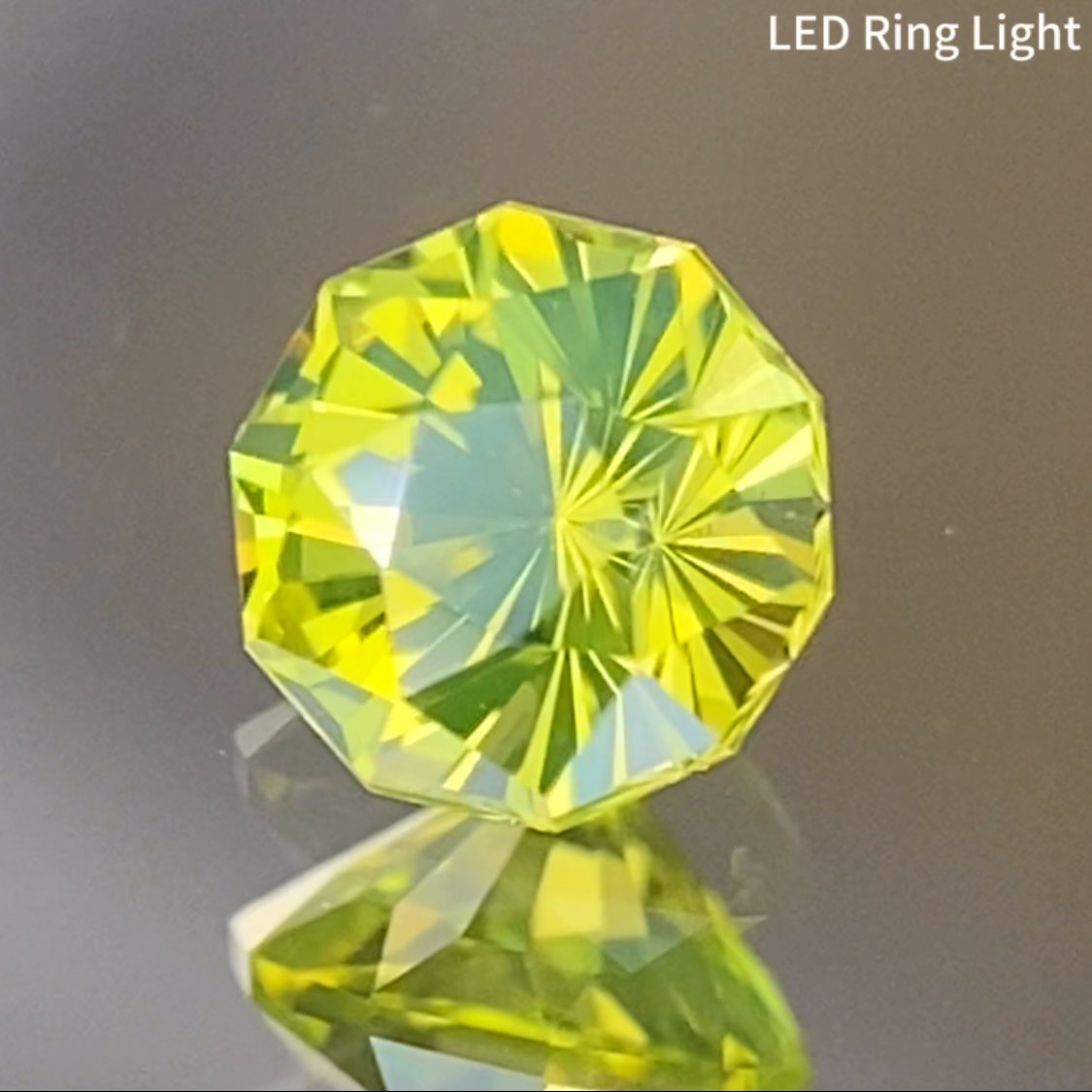 Parrot Chrysoberyl 0.389ct / Tanzania