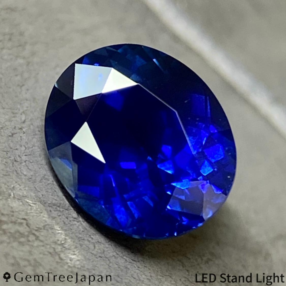 Royal Blue Sapphire 1.158ct / Thailand (Kanchanaburi)