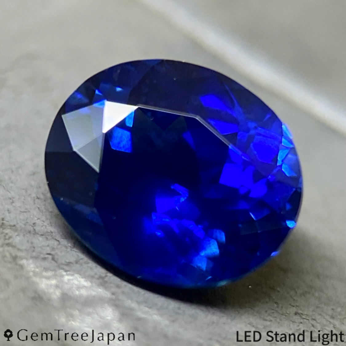 Royal Blue Sapphire 1.158ct / Thailand (Kanchanaburi)