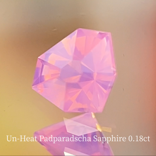 Un-Heat Silky Padparadscha Sapphire 0.186ct / Vietnam