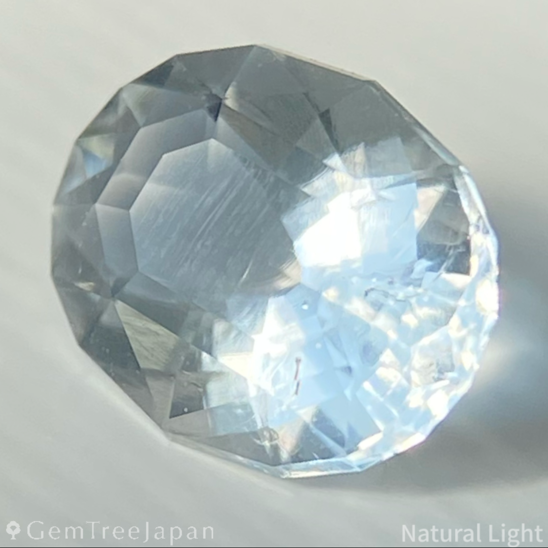 Hyalite Opal 0.566ct / Hungary