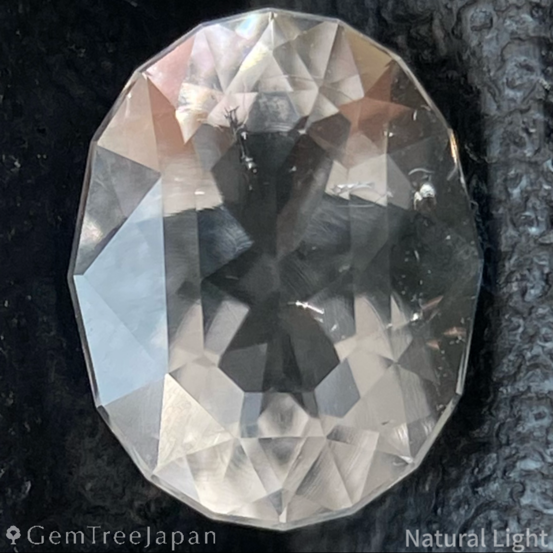 Hyalite Opal 0.566ct / Hungary