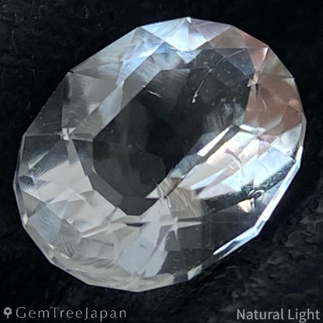 Hyalite Opal 0.566ct / Hungary