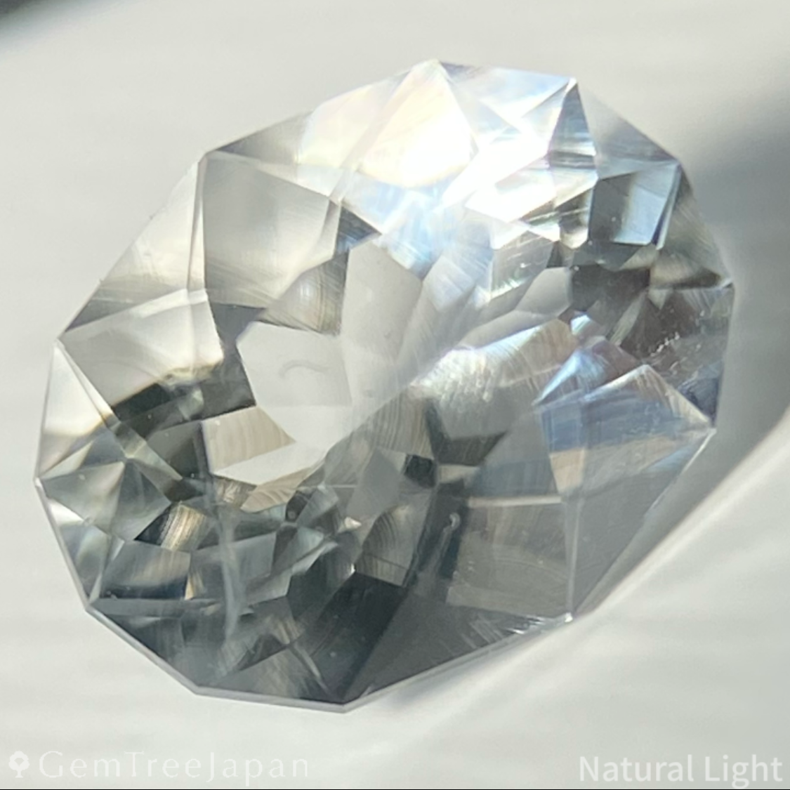 Hyalite Opal 0.923ct / Hungary