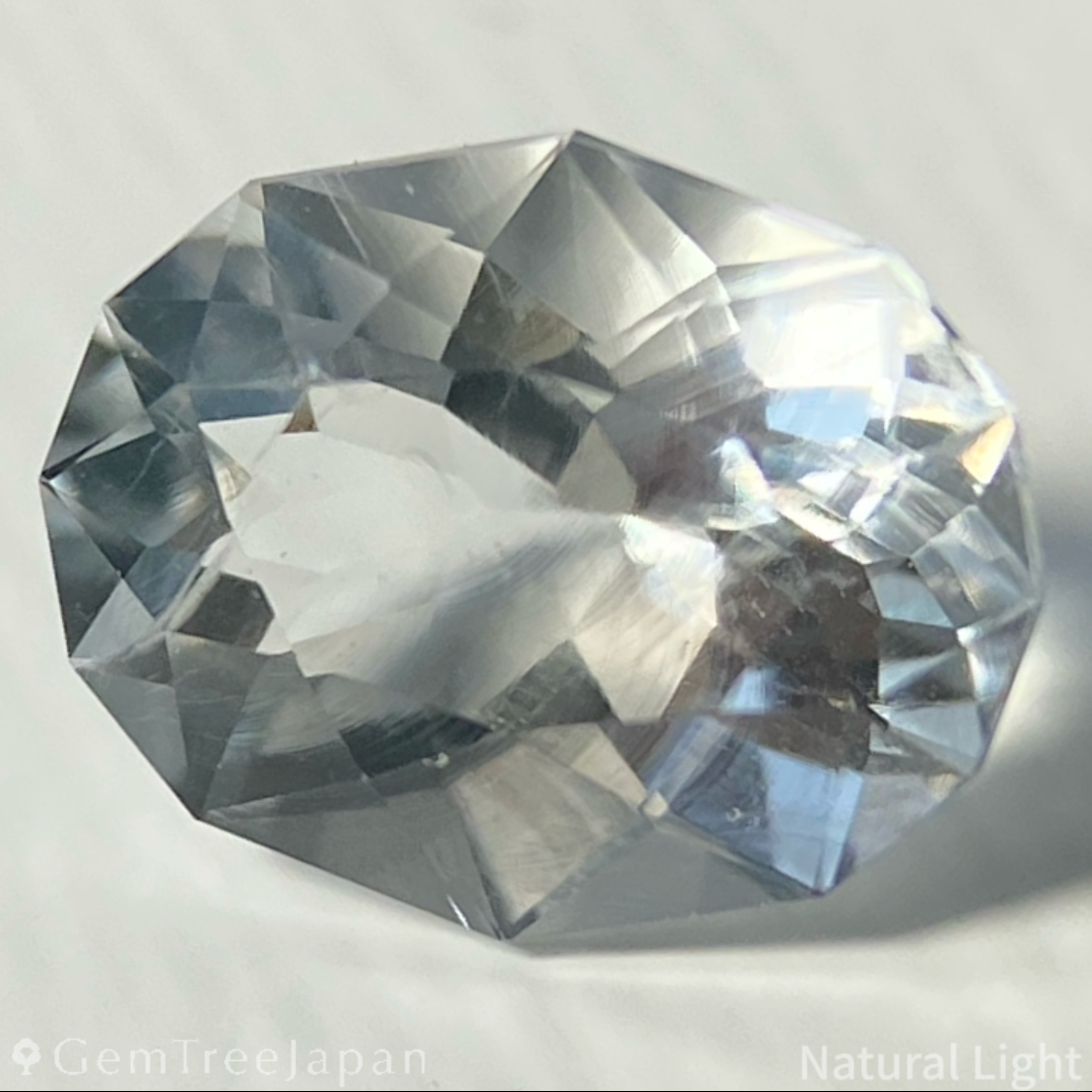 Hyalite Opal 0.923ct / Hungary