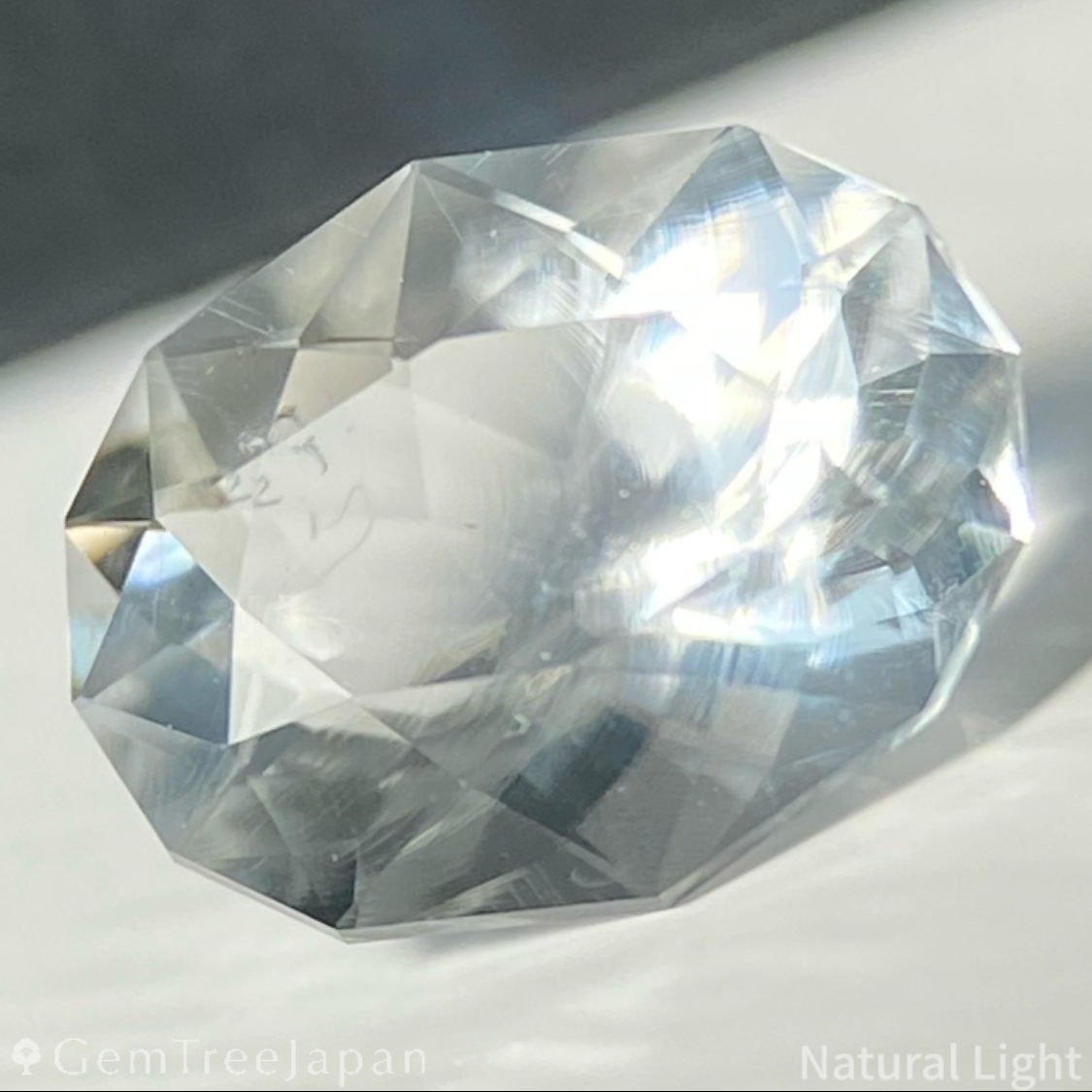 Hyalite Opal 0.923ct / Hungary