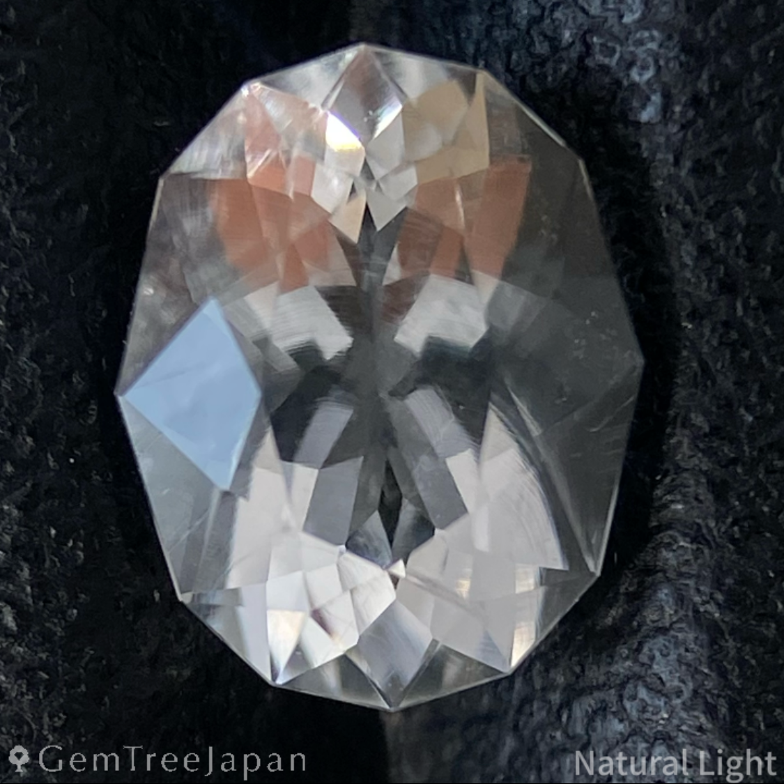 Hyalite Opal 0.923ct / Hungary