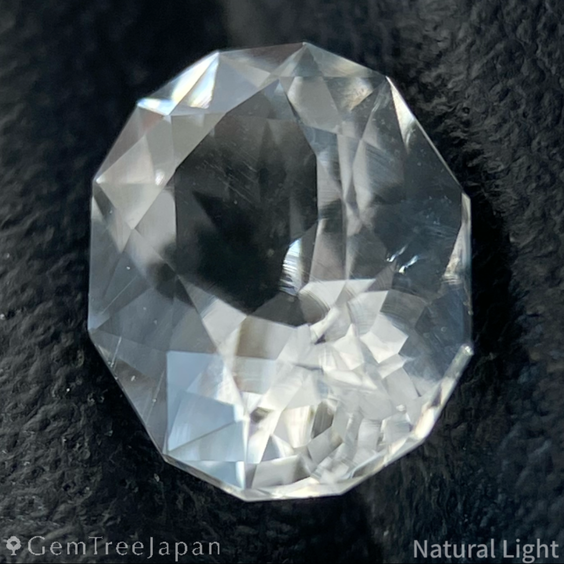 Hyalite Opal 0.923ct / Hungary