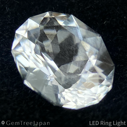 Hyalite Opal 0.923ct / Hungary