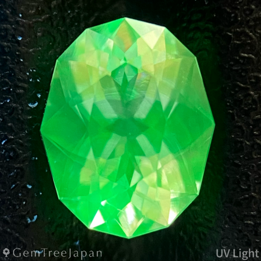Hyalite Opal 0.923ct / Hungary