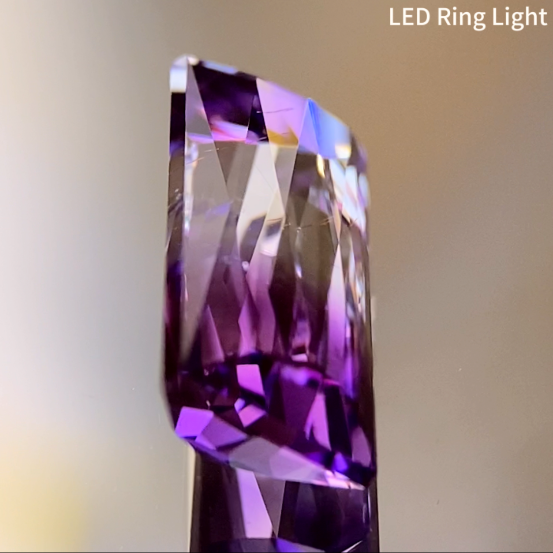 Bi-Color Quartz (Amethyst) 2.09ct