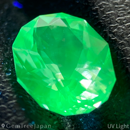 Hyalite Opal 0.923ct / Hungary