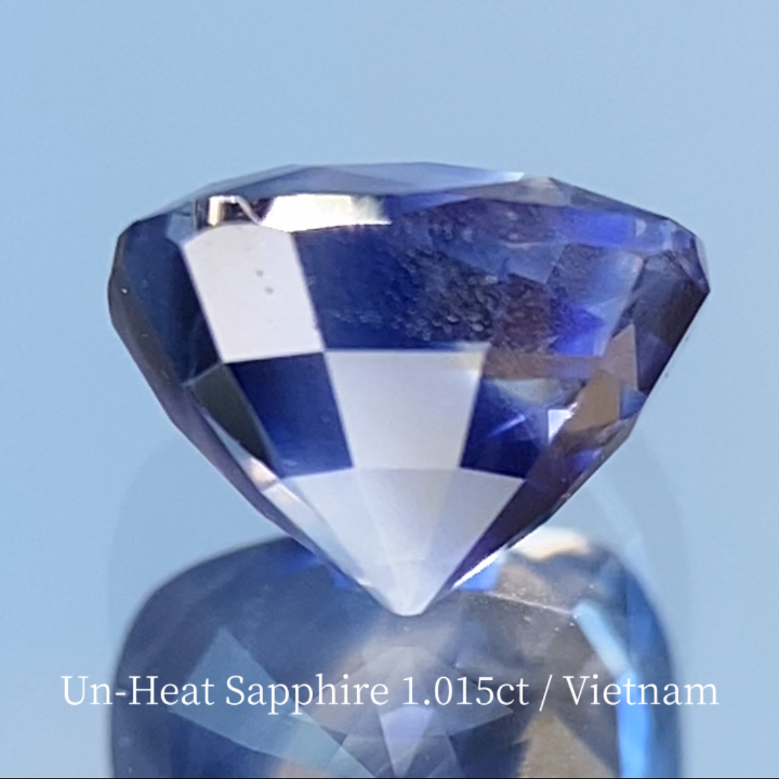 Un-Heat Parti-Color Sapphire 1.015ct / Vietnam