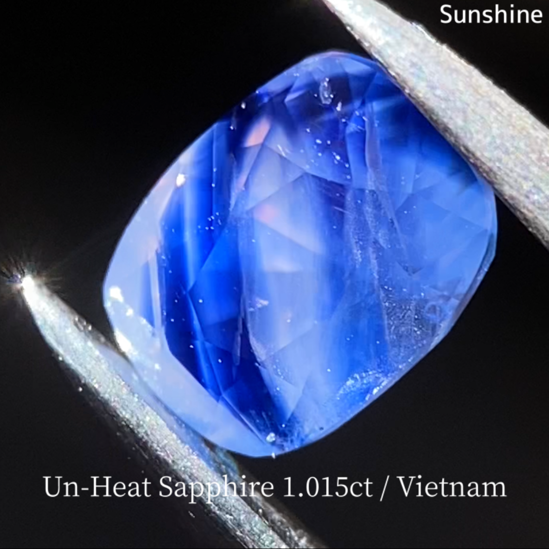 Un-Heat Parti-Color Sapphire 1.015ct / Vietnam