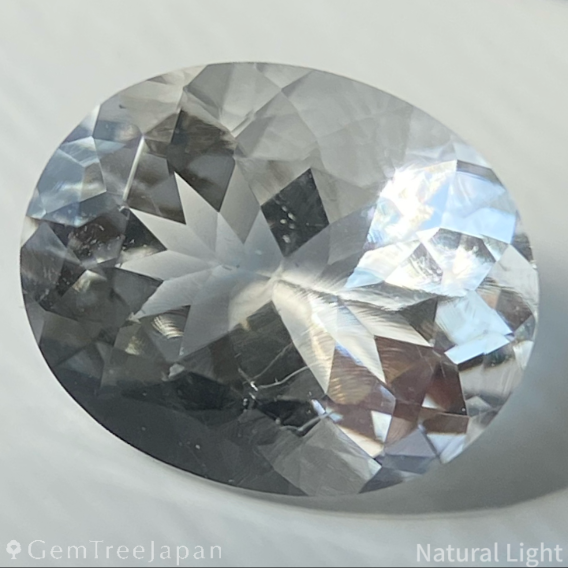 Hyalite Opal 0.645ct / Hungary