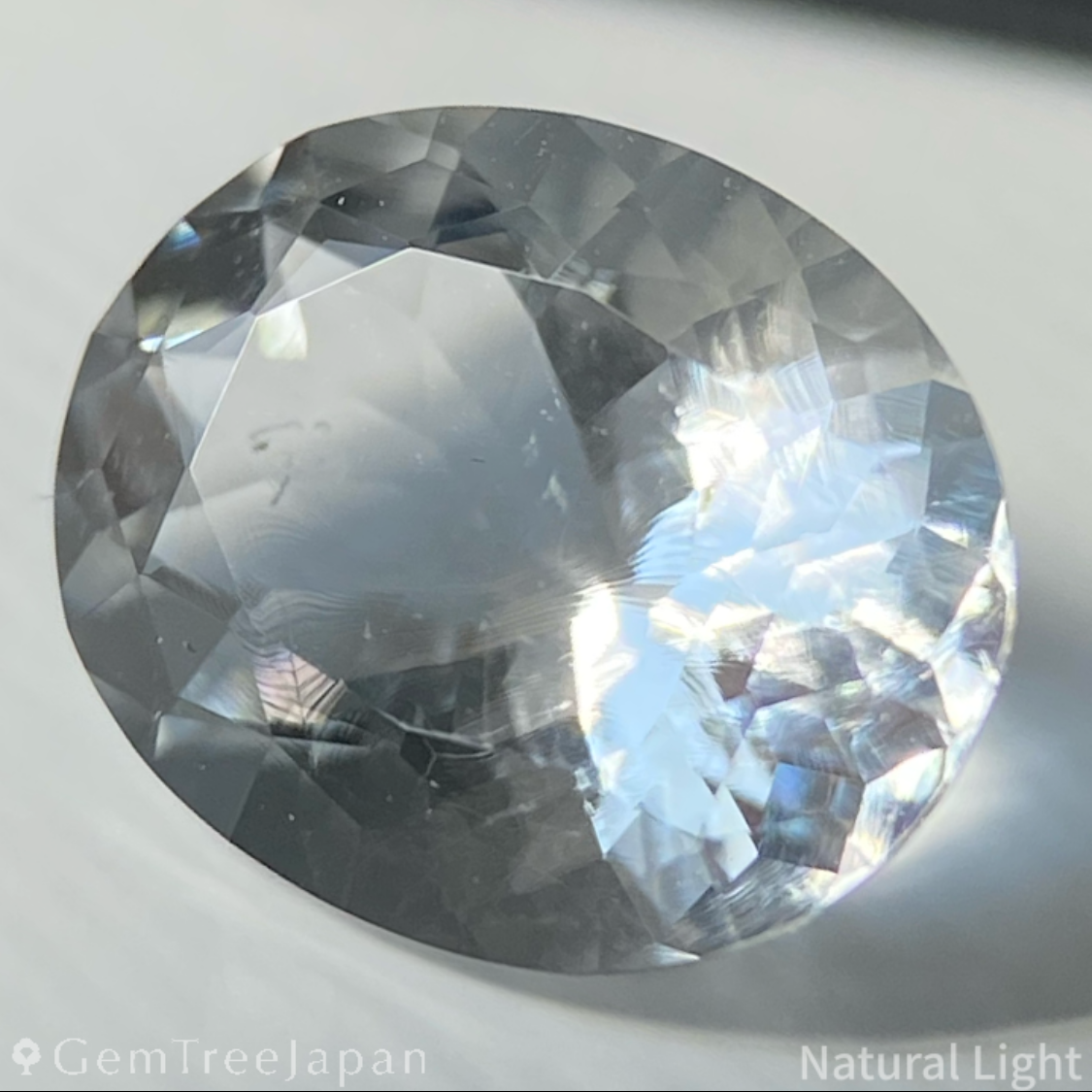 Hyalite Opal 0.645ct / Hungary