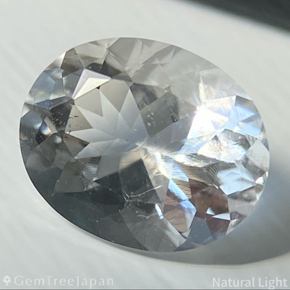 Hyalite Opal 0.645ct / Hungary