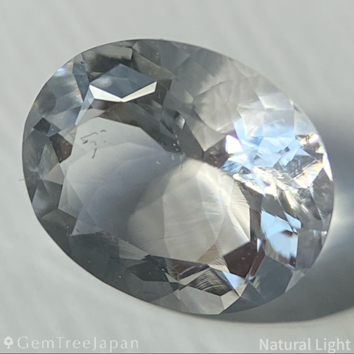 Hyalite Opal 0.645ct / Hungary