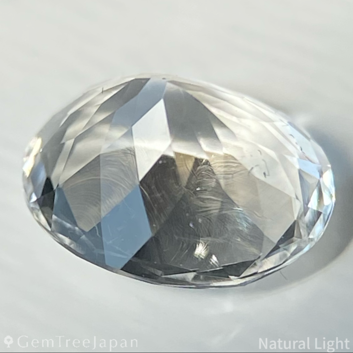Hyalite Opal 0.645ct / Hungary