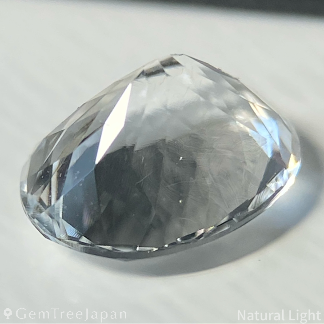 Hyalite Opal 0.645ct / Hungary