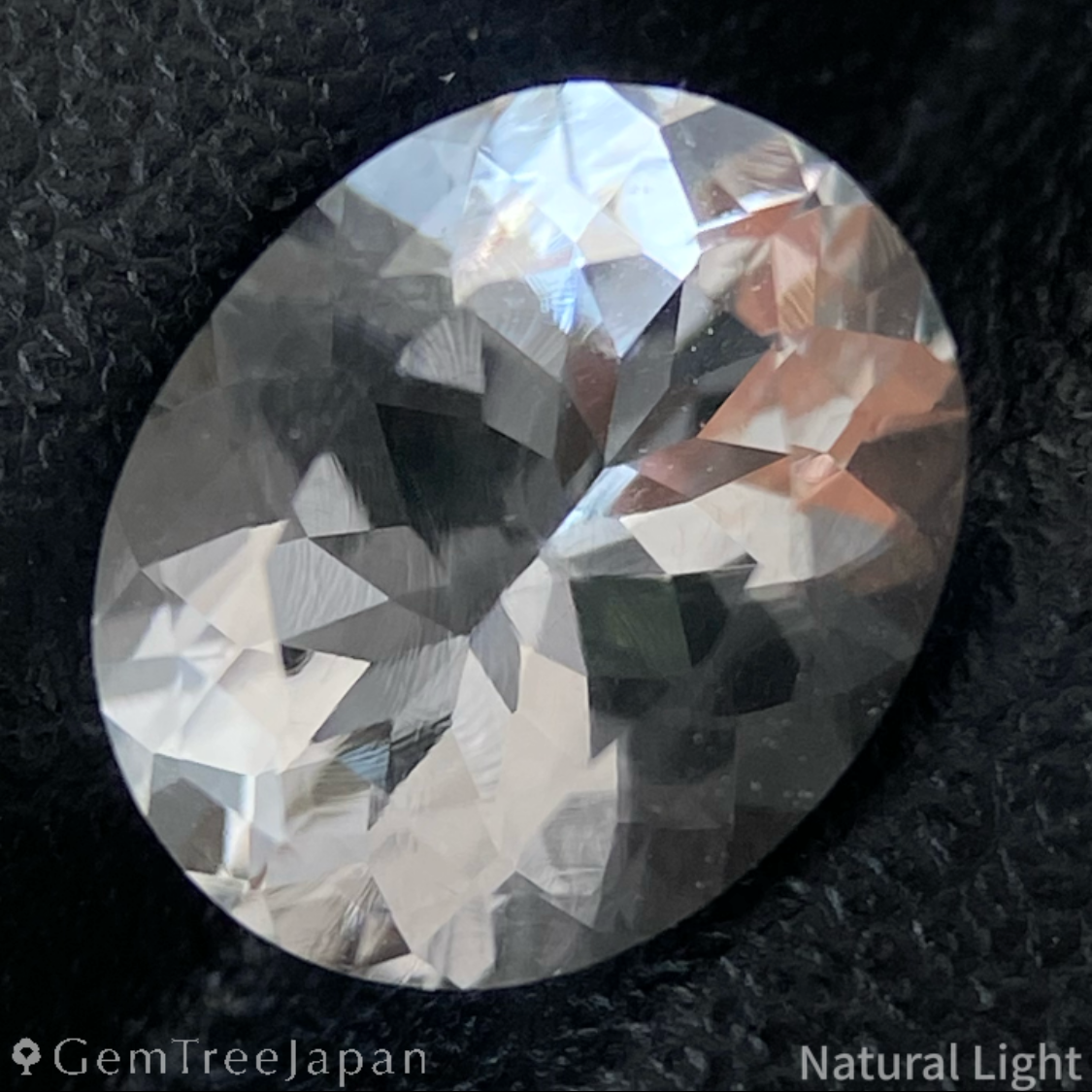 Hyalite Opal 0.645ct / Hungary