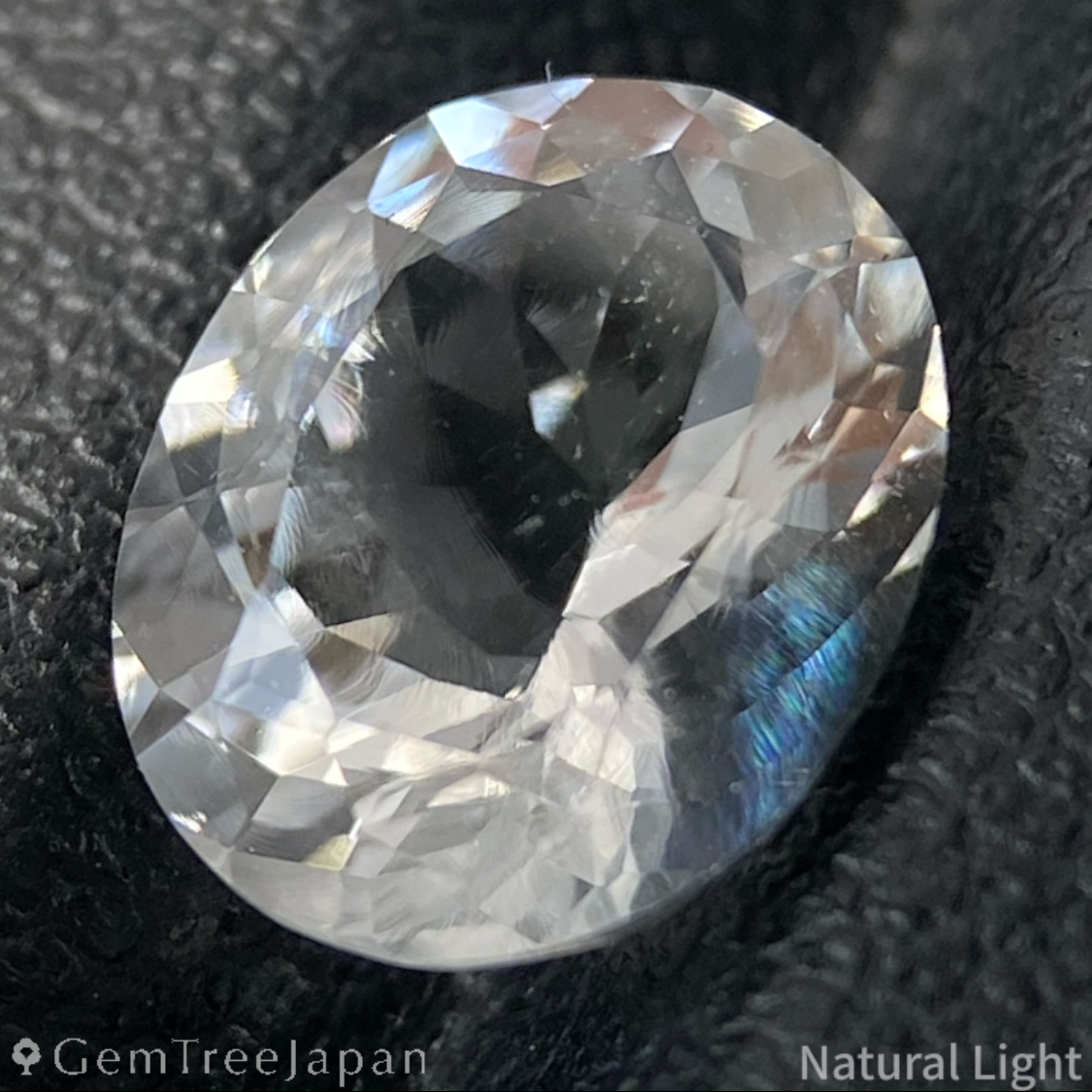 Hyalite Opal 0.645ct / Hungary