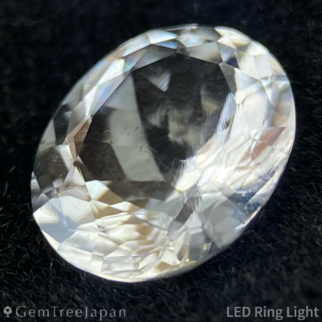 Hyalite Opal 0.645ct / Hungary