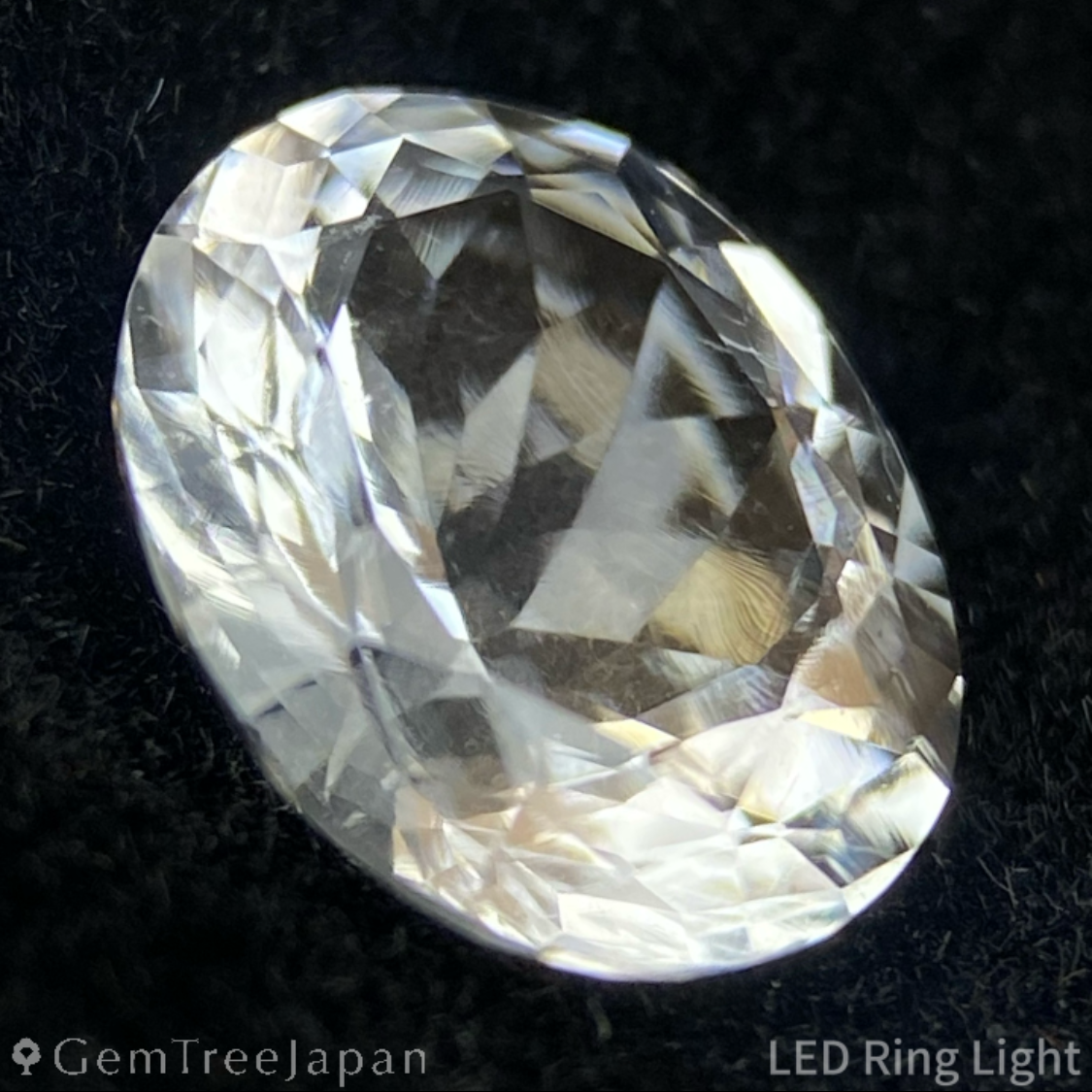 Hyalite Opal 0.645ct / Hungary
