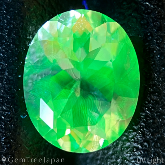 Hyalite Opal 0.645ct / Hungary