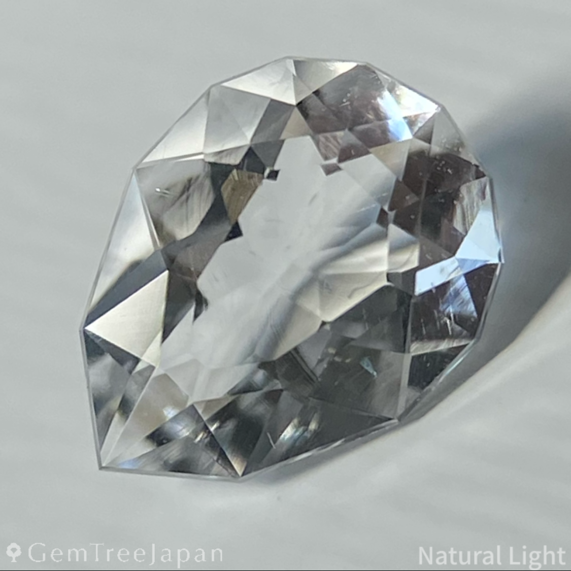 Hyalite Opal 0.644ct / Hungary